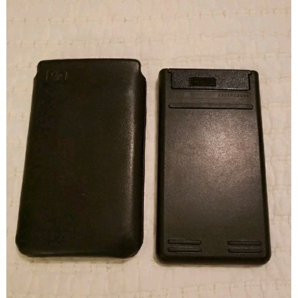 HP Hewlett Packard 10B Business Financial Calculator With Case needs batteries